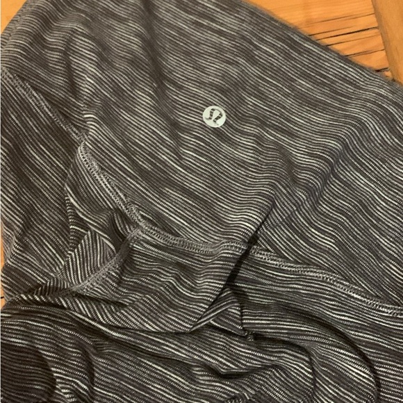 Lululemon legging size 4 - Picture 2 of 3
